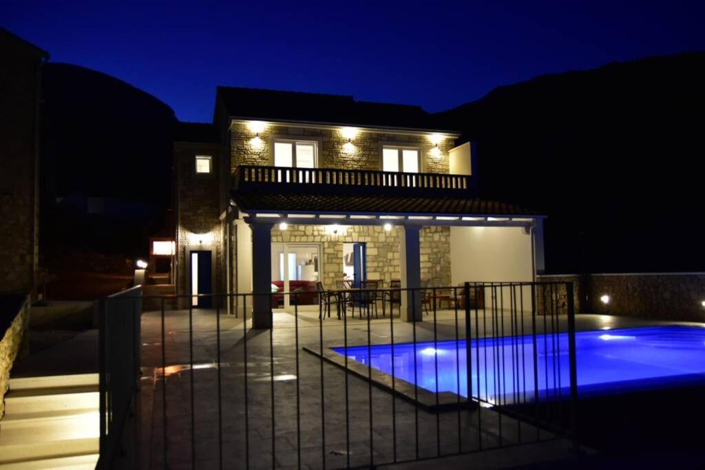 Villa Katarina - Infinity Pool With Amazing View بول المظهر الخارجي الصورة