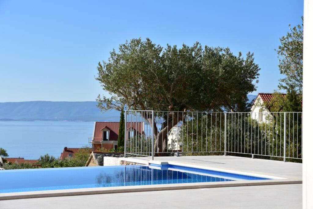 Villa Katarina - Infinity Pool With Amazing View بول المظهر الخارجي الصورة
