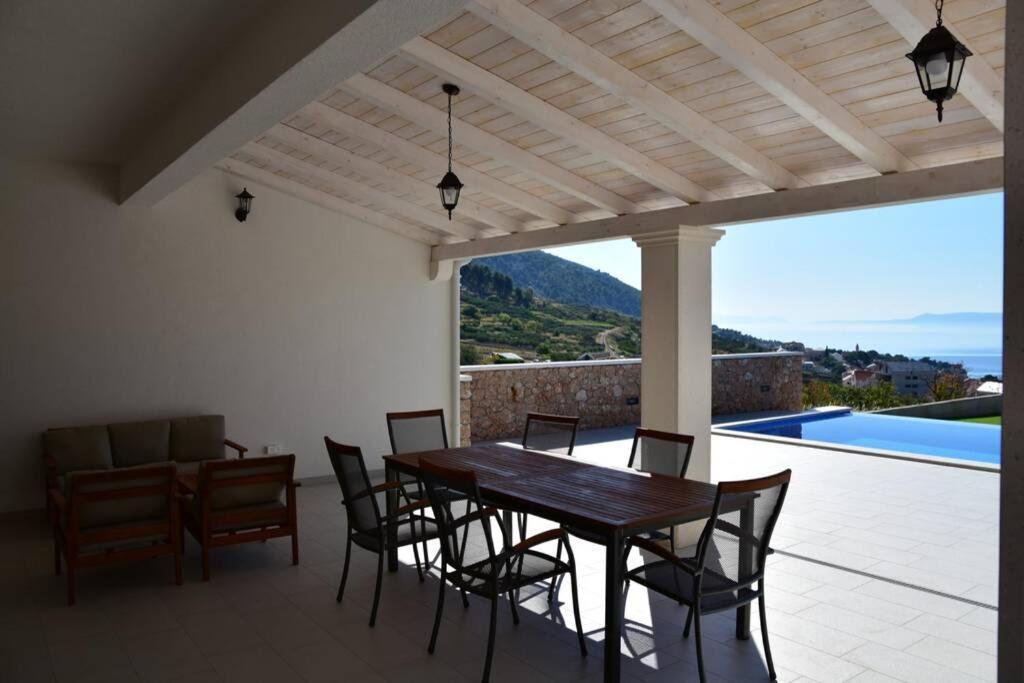 Villa Katarina - Infinity Pool With Amazing View بول المظهر الخارجي الصورة