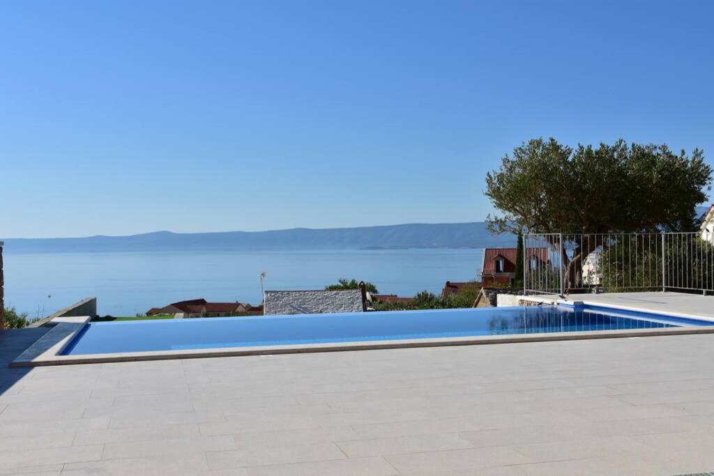 Villa Katarina - Infinity Pool With Amazing View بول المظهر الخارجي الصورة